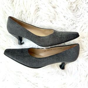 Salvatore Ferragamo grey velvet pumps size 7.5